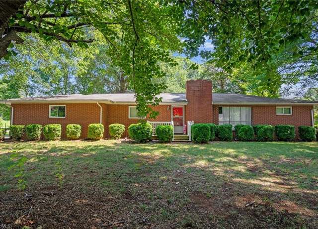 Property at 5745/5755 Reynolda Rd, Winston-salem, NC 27106, 3 beds, 2 baths