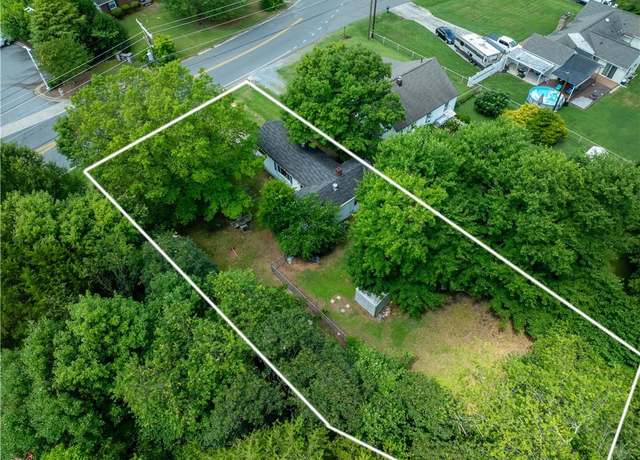 Property at 3217 Arlington Dr, Winston-salem, NC 27103, 2 beds, 1 bath