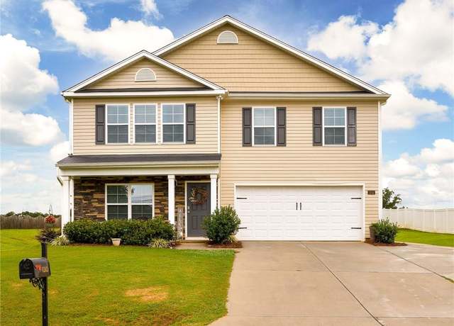 Property at 1242 Hickory Point Dr, Lexington, NC 27292, 4 beds, 2.5 baths