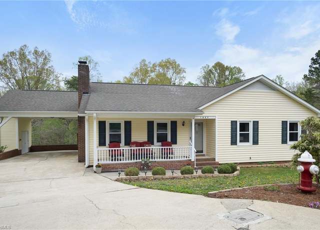 Property at 1807 Overlook Pt, High Point, NC 27265, 4 beds, 2 baths