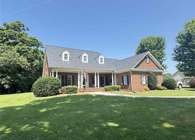 Property at 2553 Country Club Rd, Yadkinville, NC 27055, 4 beds, 3.5 baths