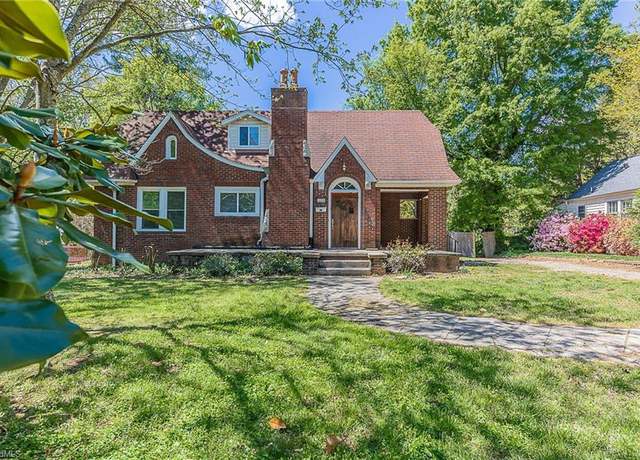 Property at 122 Rosedale Cir, Winston-salem, NC 27106, 3 beds, 2 baths