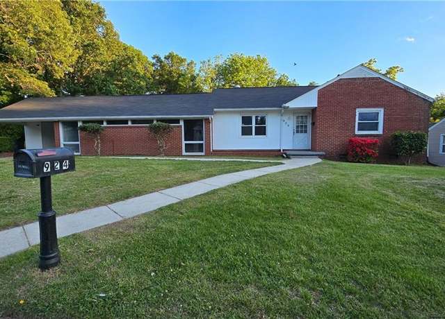 Property at 924 Ross Ave, Greensboro, NC 27406, 3 beds, 1.5 baths
