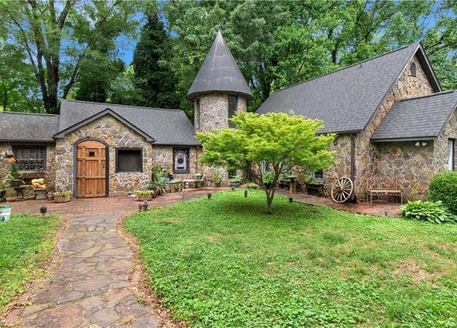 Property at 341 N Oak St, Statesville, NC 28677, 3 beds, 3 baths
