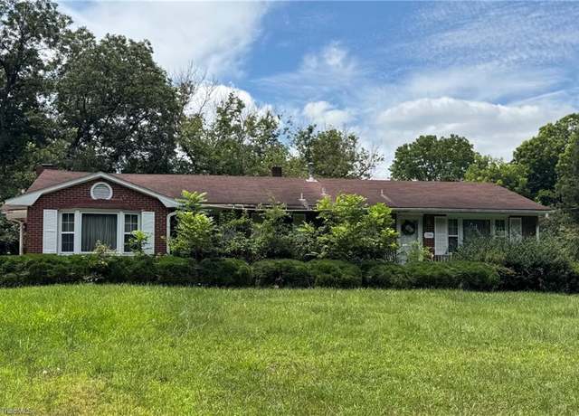 Property at 1546 Harvest Dr, Winston-salem, NC 27101, 3 beds, 2 baths