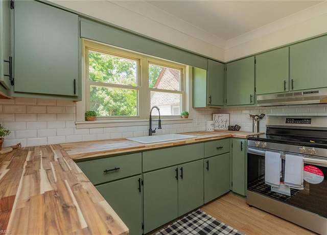 Property at 112 Carmalt St, Thomasville, NC 27360, 3 beds, 2 baths