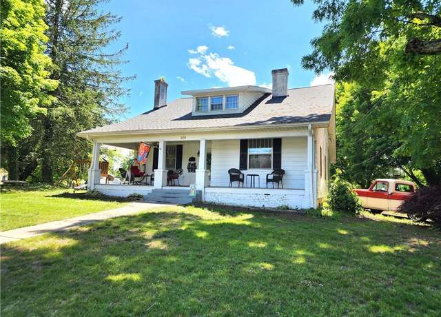Property at 209 Orchard St, Mount Airy, NC 27030, 5 beds, 2 baths