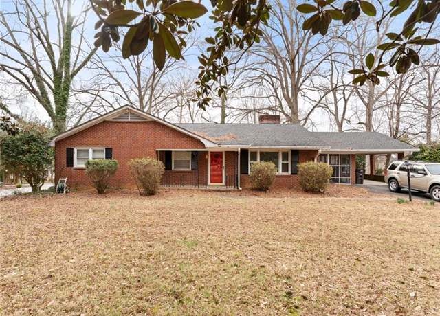 Property at 300 Gatewood Dr, Winston-salem, NC 27104, 3 beds, 2.5 baths