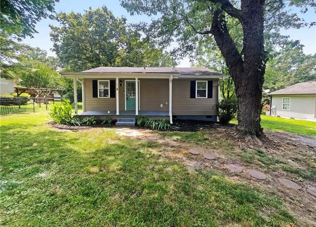 Property at 310 Cole St, Thomasville, NC 27360, 2 beds, 1 bath