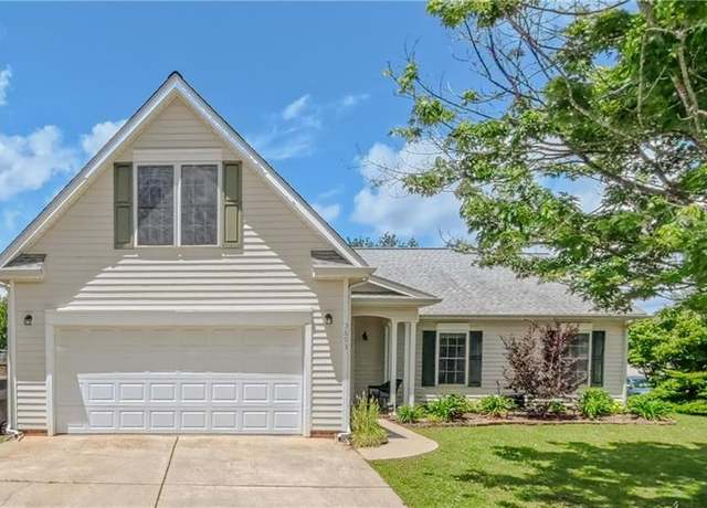 Property at 3693 Shadow Ridge Dr, High Point, NC 27265, 3 beds, 2 baths