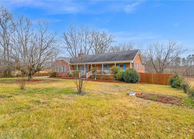 Property at 1370 Main St, Kernersville, NC 27284, 2 beds, 3 baths