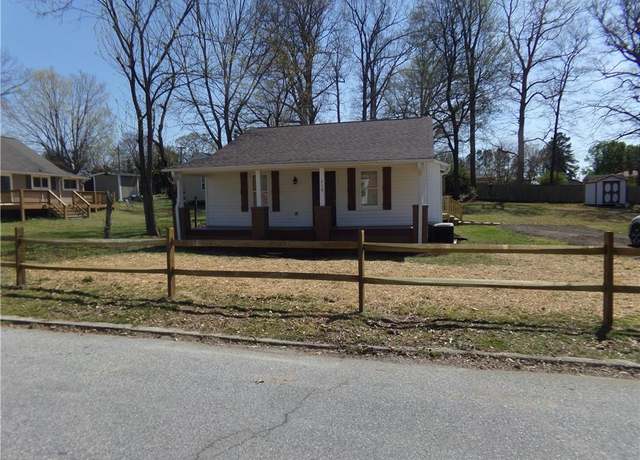 Property at 219 Polk St, Thomasville, NC 27360, 3 beds, 2 baths