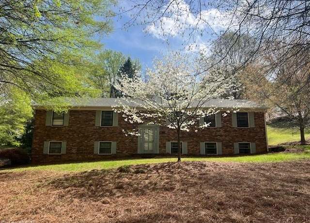 Property at 4661 Kinnamon Rd, Winston-salem, NC 27103, 3 beds, 2.5 baths