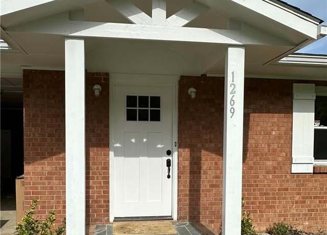 Property at 1269 Johnsontown Rd, Thomasville, NC 27360, 3 beds, 2 baths