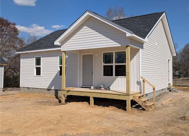 Property at 11 King Row, Thomasville, NC 27360, 3 beds, 2 baths