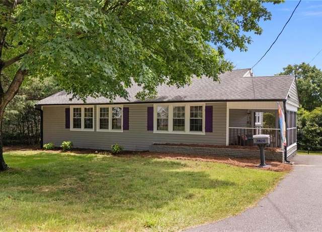 Property at 2826 Westridge Rd, Winston-salem, NC 27103, 3 beds, 2 baths