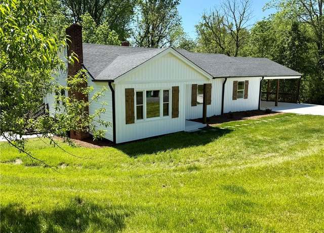 Property at 364 Woodruff St, Mount Airy, NC 27030, 3 beds, 2 baths
