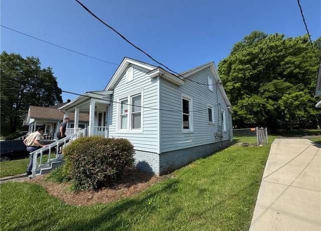 Property at 818 S Benbow Rd, Greensboro, NC 27401, 2 beds, 1 bath