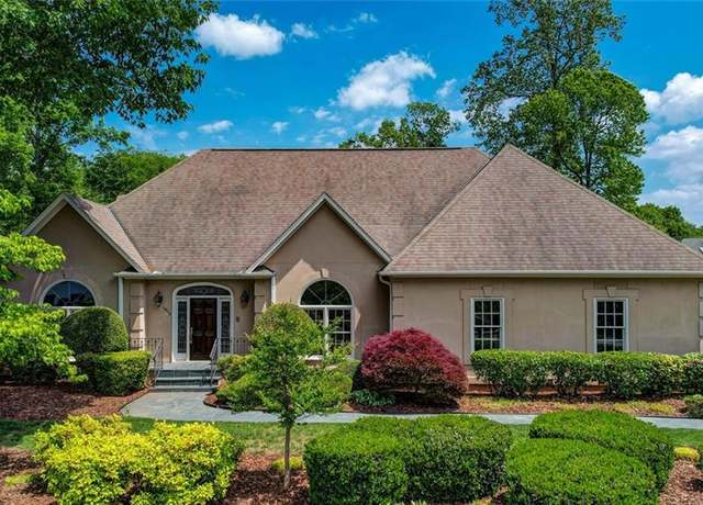 Property at 1916 Falmouth Dr, Greensboro, NC 27410, 4 beds, 3 baths