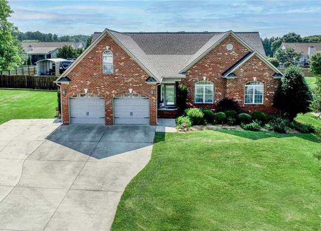 Property at 913 Aquaview Dr, Kernersville, NC 27284, 3 beds, 2.5 baths