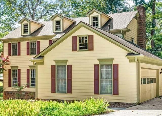 Property at 12 Willimantic Dr, Greensboro, NC 27455, 4 beds, 2.5 baths
