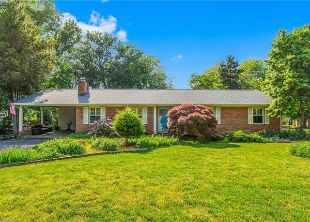 Property at 1406 Lambs Ln, Kernersville, NC 27284, 3 beds, 2 baths