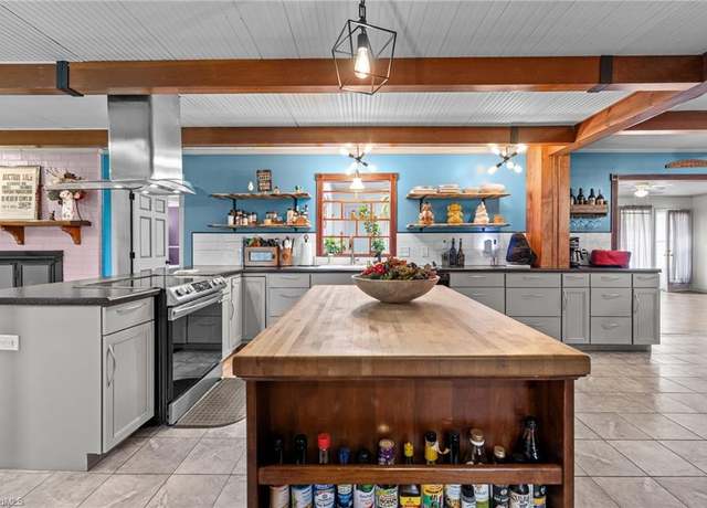 Property at 116 Ridgeway Rd, Thomasville, NC 27360, 5 beds, 3.5 baths