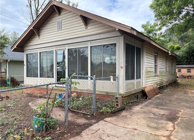 Property at 1610 Walker Pl, High Point, NC, 2 beds, 1 bath