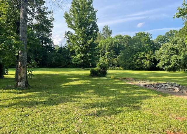 Property at 355 Greenbrier Dr, Denton, NC 27239