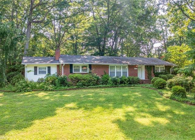 Property at 731 Quarterstaff Rd, Winston-salem, NC 27104, 3 beds, 2 baths