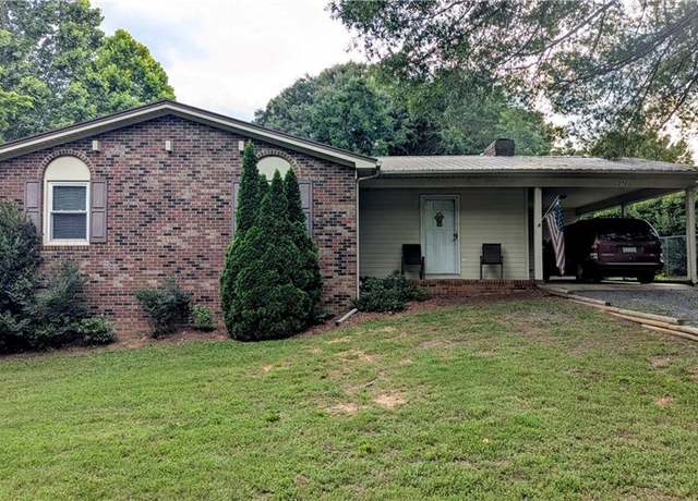 Property at 272 Meadow Rd, Asheboro, NC 27205, 3 beds, 1.5 baths
