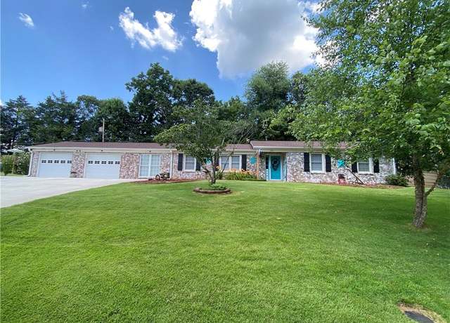 Property at 2413 Sandy Ct, Kernersville, NC 27284, 3 beds, 2 baths