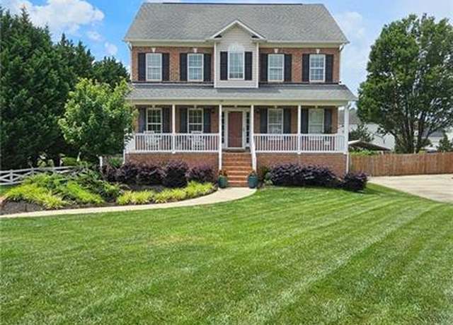 Property at 901 George Place Dr, Kernersville, NC 27284, 3 beds, 2.5 baths
