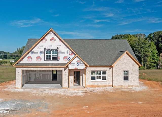 Property at 265 Sandpiper Dr, Lexington, NC 27295, 4 beds, 3 baths