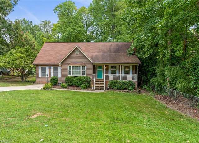 Property at 411 Westchester Dr, High Point, NC 27262, 3 beds, 2.5 baths