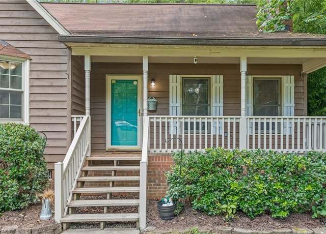 Property at 411 Westchester Dr, High Point, NC 27262, 3 beds, 2.5 baths