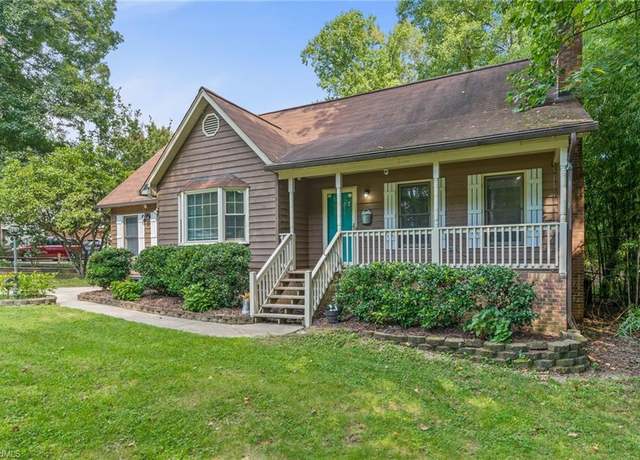 Property at 411 Westchester Dr, High Point, NC 27262, 3 beds, 2.5 baths
