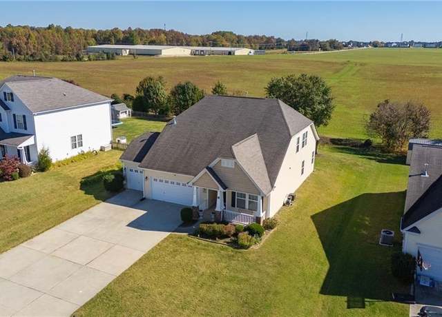Property at 906 Leach Ave, Thomasville, NC 27360, 3 beds, 2.5 baths