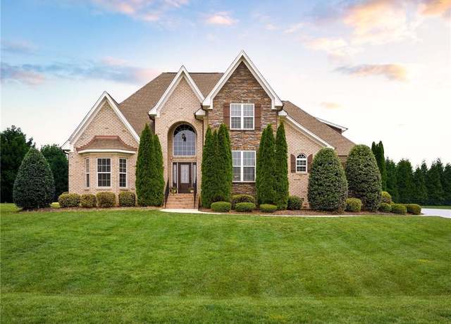 Property at 8004 Perlette Ct, Kernersville, NC 27284, 4 beds, 3.5 baths