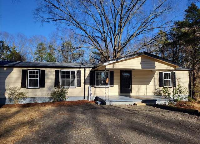 Property at 211 Donathan Rd, Reidsville, NC 27320, 3 beds, 2 baths
