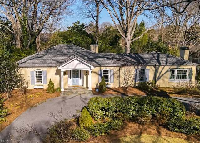 Property at 2927 Country Club Rd, Winston-salem, NC 27104, 2 beds, 2.5 baths