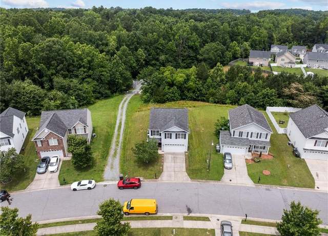 Property at 4908 Peppercorn Ln, Greensboro, NC 27406, 3 beds, 2.5 baths
