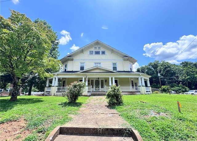 Property at 639 Elk Spur St, Elkin, NC 28621, 4 beds, 2 baths