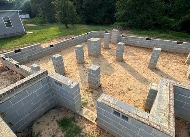 Property at 111 Legacy Ln, Eden, NC 27288, 3 beds, 2 baths