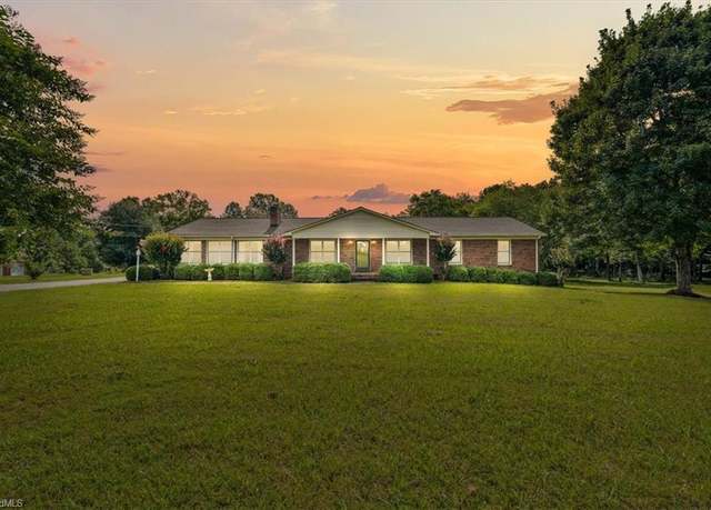 Property at 4263 Zoo Pkwy, Asheboro, NC 27205, 4 beds, 3 baths