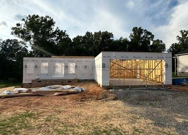 Property at 129 Legacy Ln, Eden, NC 27288, 3 beds, 2 baths