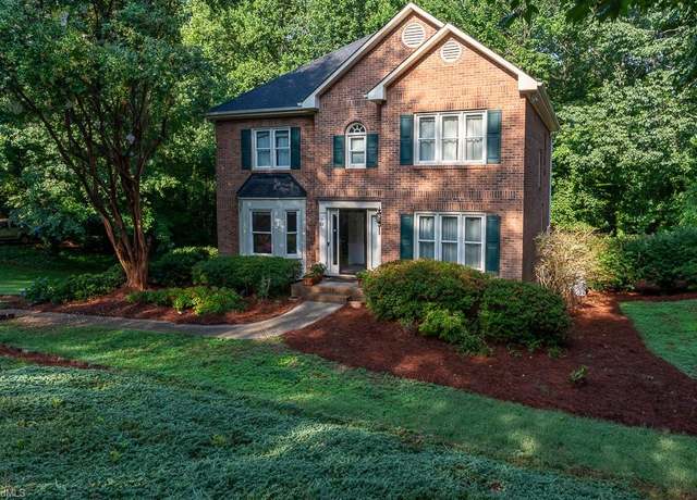 Property at 97 Shadylawn Dr, Winston-salem, NC 27104, 4 beds, 3.5 baths