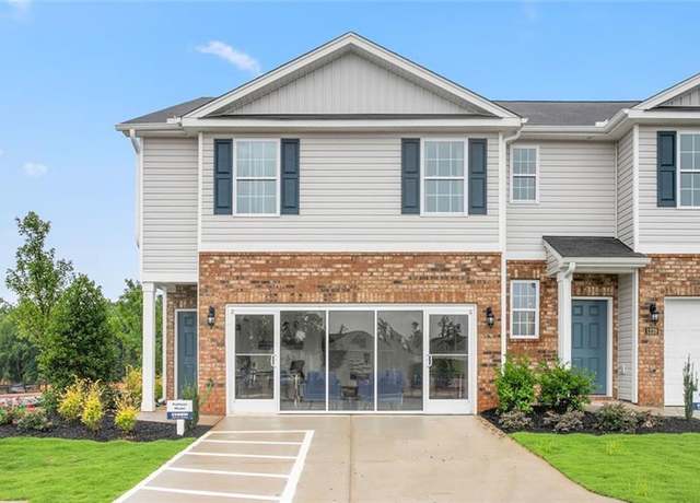 Property at 1427 Maltese Ln, Greensboro, NC 27405, 4 beds, 2.5 baths