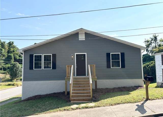 Property at 16 Aaron St, Martinsville, VA 24112, 4 beds, 3 baths