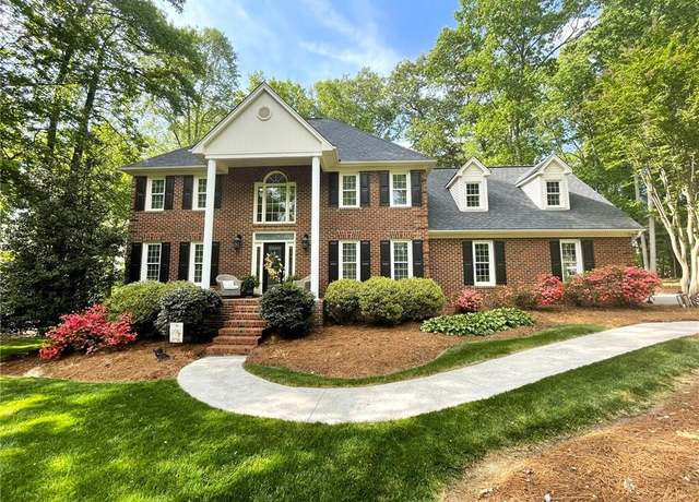 Property at 4507 Oakmoor Dr, Greensboro, NC 27406, 3 beds, 2.5 baths